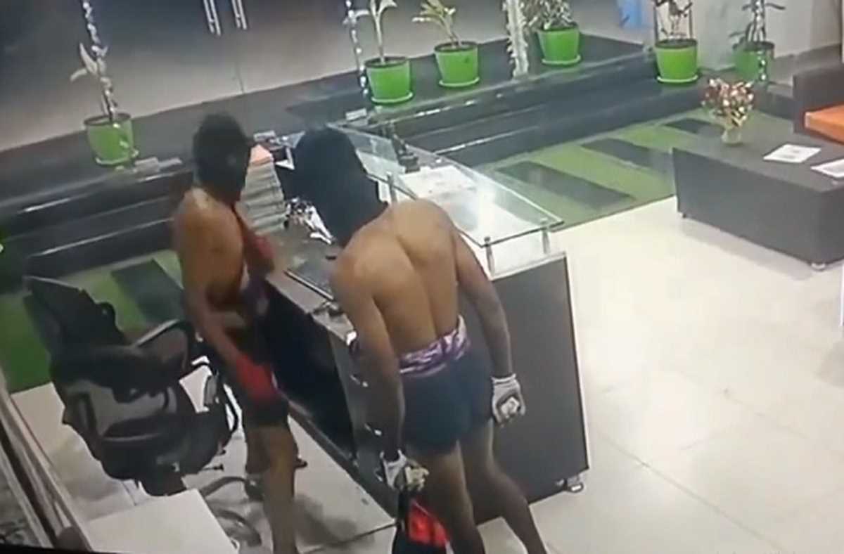 हैदराबाद में चड्ढी गैंग ने स्कूल से 7.85 लाख रुपये लूटे हैदराबाद में चड्ढी गैंग ने स्कूल से 7.85 लाख रुपये लूटे